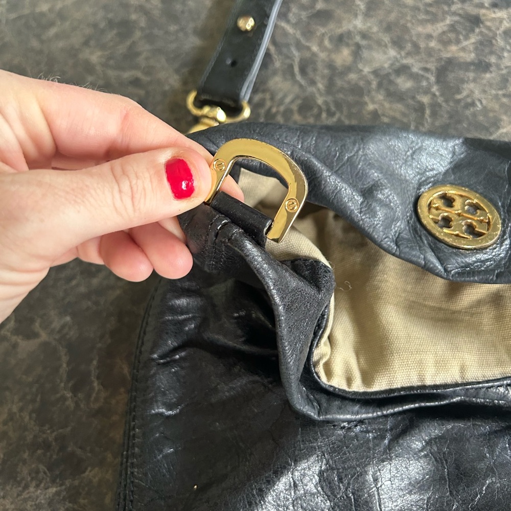 Tory Burch Dena messenger foldover black leather bag - Picture 6 of 14